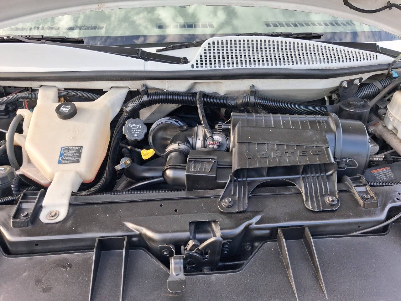 Used 2012 Chevrolet Express 1500 RWD image 25