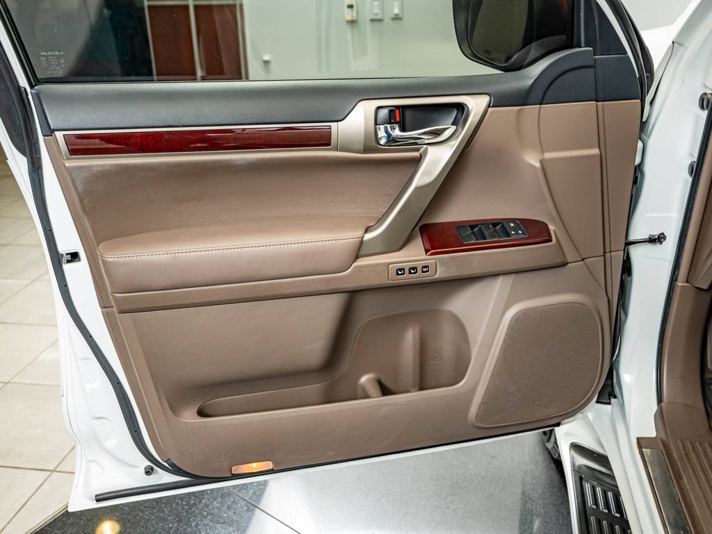 Used 2014 Lexus GX 460 w/ Premium Package AWD/4WD image 19