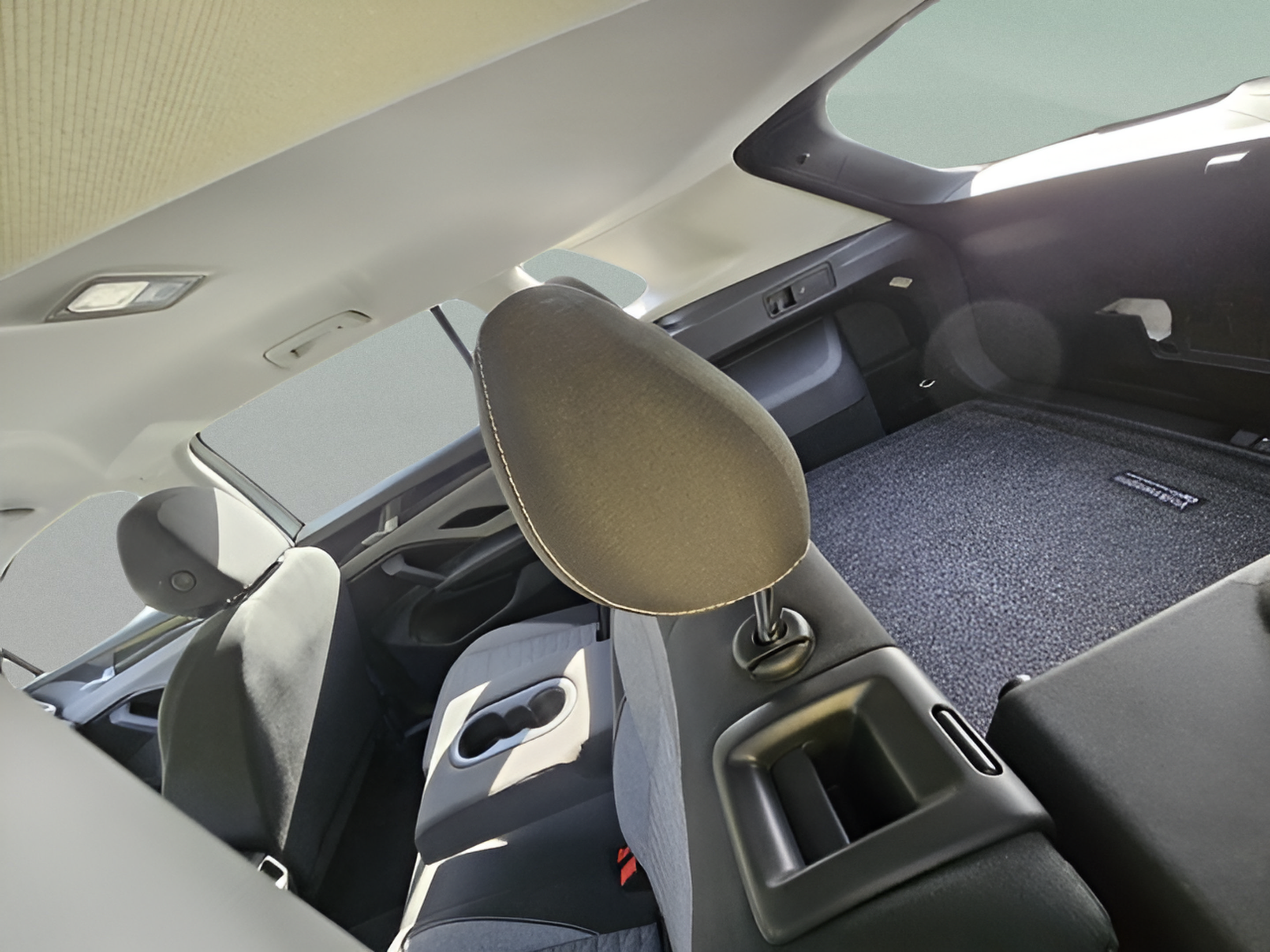 Used 2025 Volkswagen Tiguan S FWD image 4
