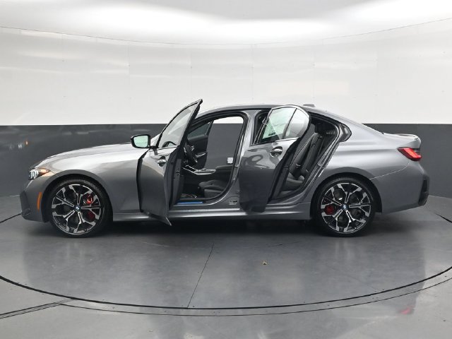 New 2026 BMW 330i Sedan w/ M Sport Package RWD image 40