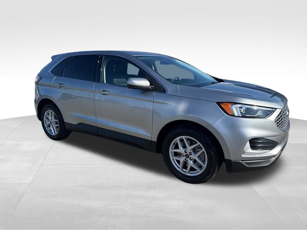 Used 2024 Ford Edge SEL image 9