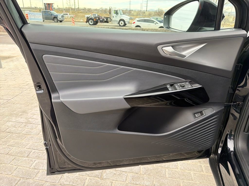 Used 2023 Volkswagen ID.4 Pro S Plus image 10