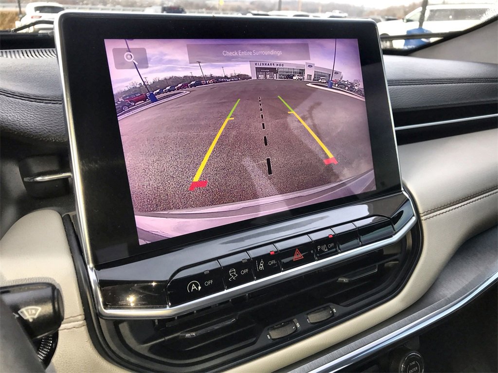 Used 2024 Jeep Compass Limited image 17