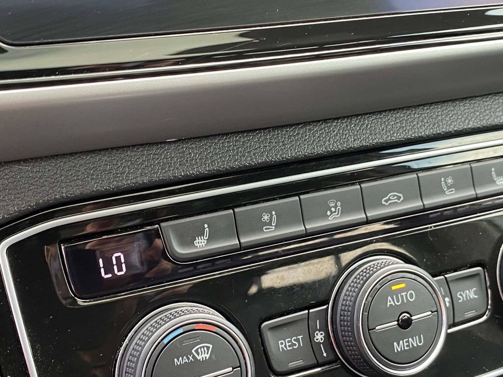 Used 2021 Volkswagen Atlas SEL Premium AWD/4WD image 25