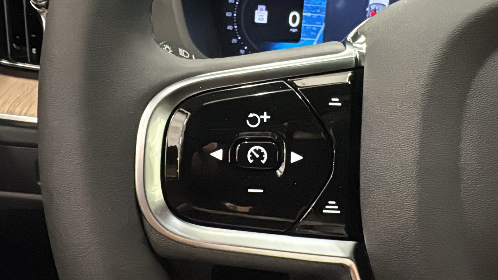 New 2027 Volvo XC60 B5 Core AWD/4WD image 13