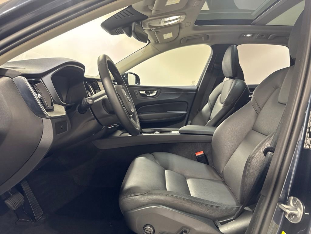 Used 2025 Volvo XC60 B5 Plus AWD/4WD image 19