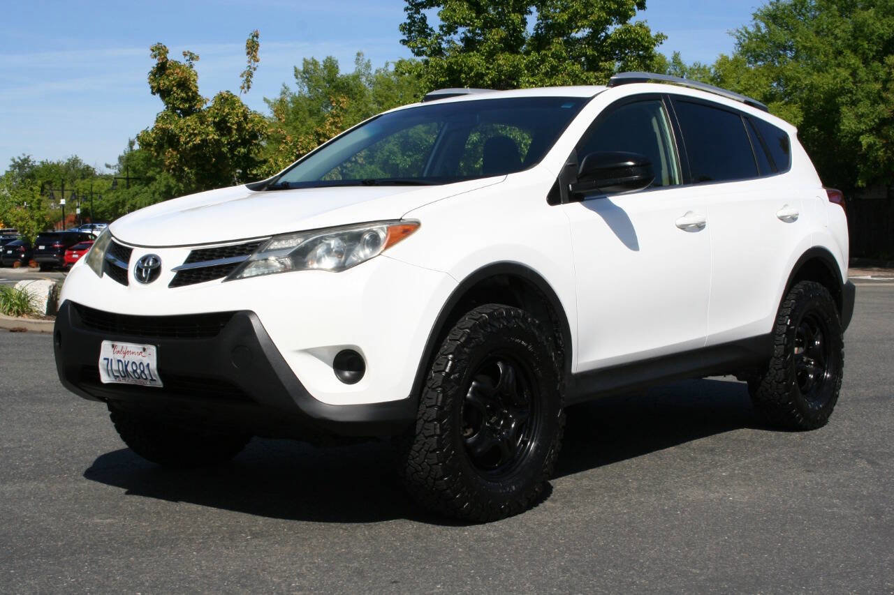 Used 2014 Toyota RAV4 LE AWD/4WD image 3