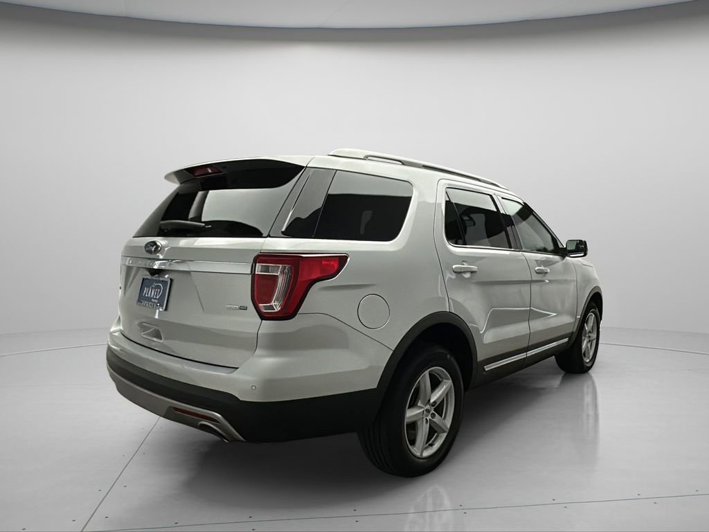 Used 2016 Ford Explorer XLT w/ Equipment Group 202A AWD/4WD image 5