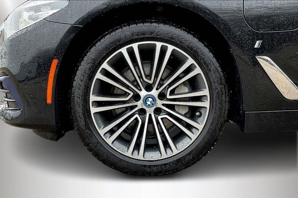 Used 2019 BMW 530e xDrive w/ Convenience Package image 34