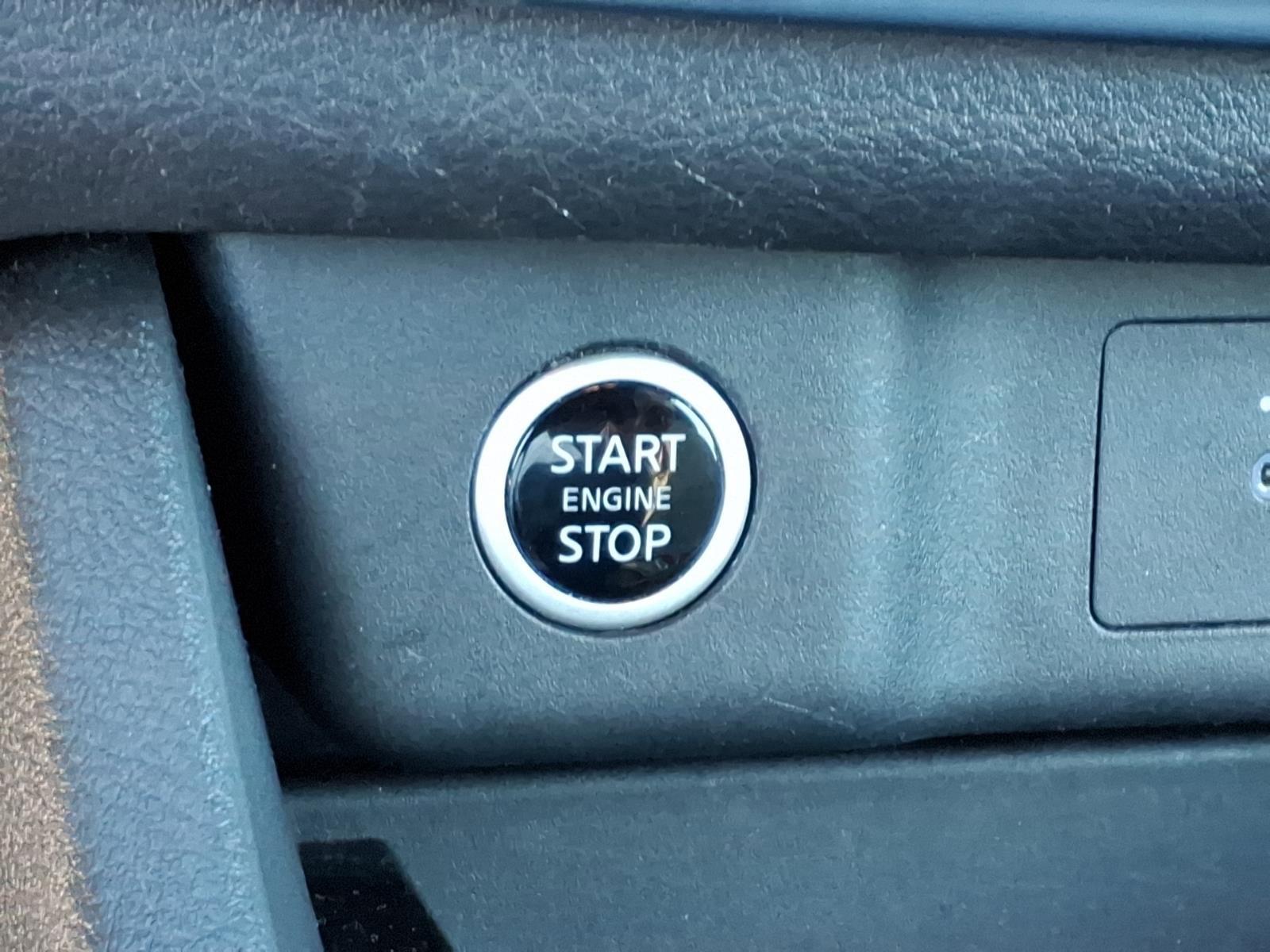 Used 2023 Nissan Rogue SV image 12