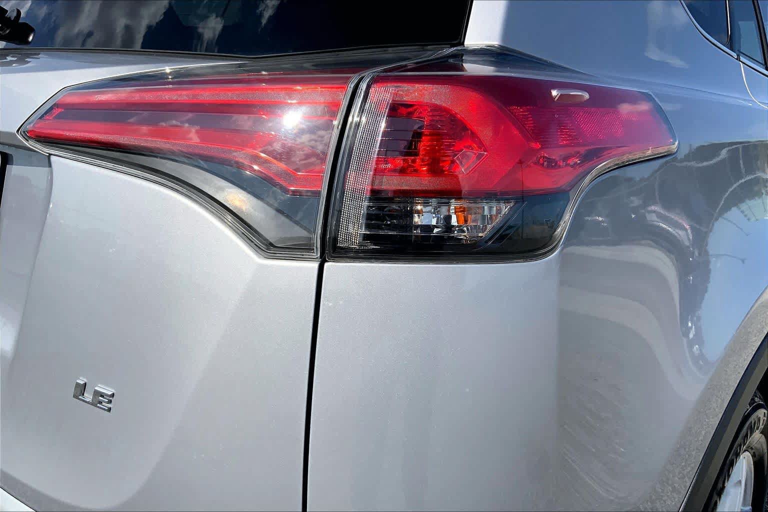 Used 2017 Toyota RAV4 LE FWD image 30