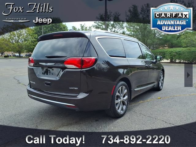 Used 2019 Chrysler Pacifica Limited w/ Tire & Wheel Group FWD image 9