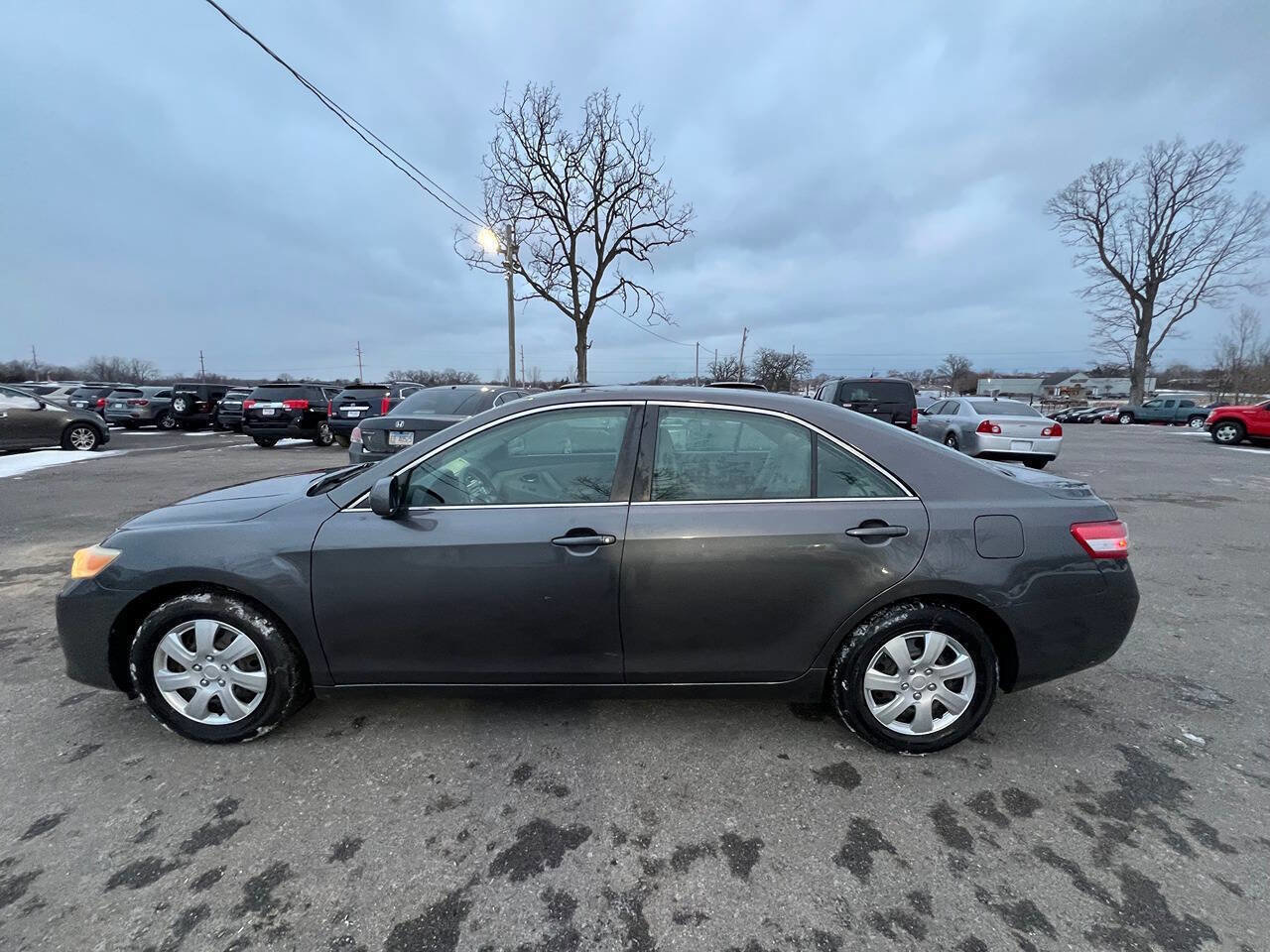 Used 2011 Toyota Camry LE FWD image 4