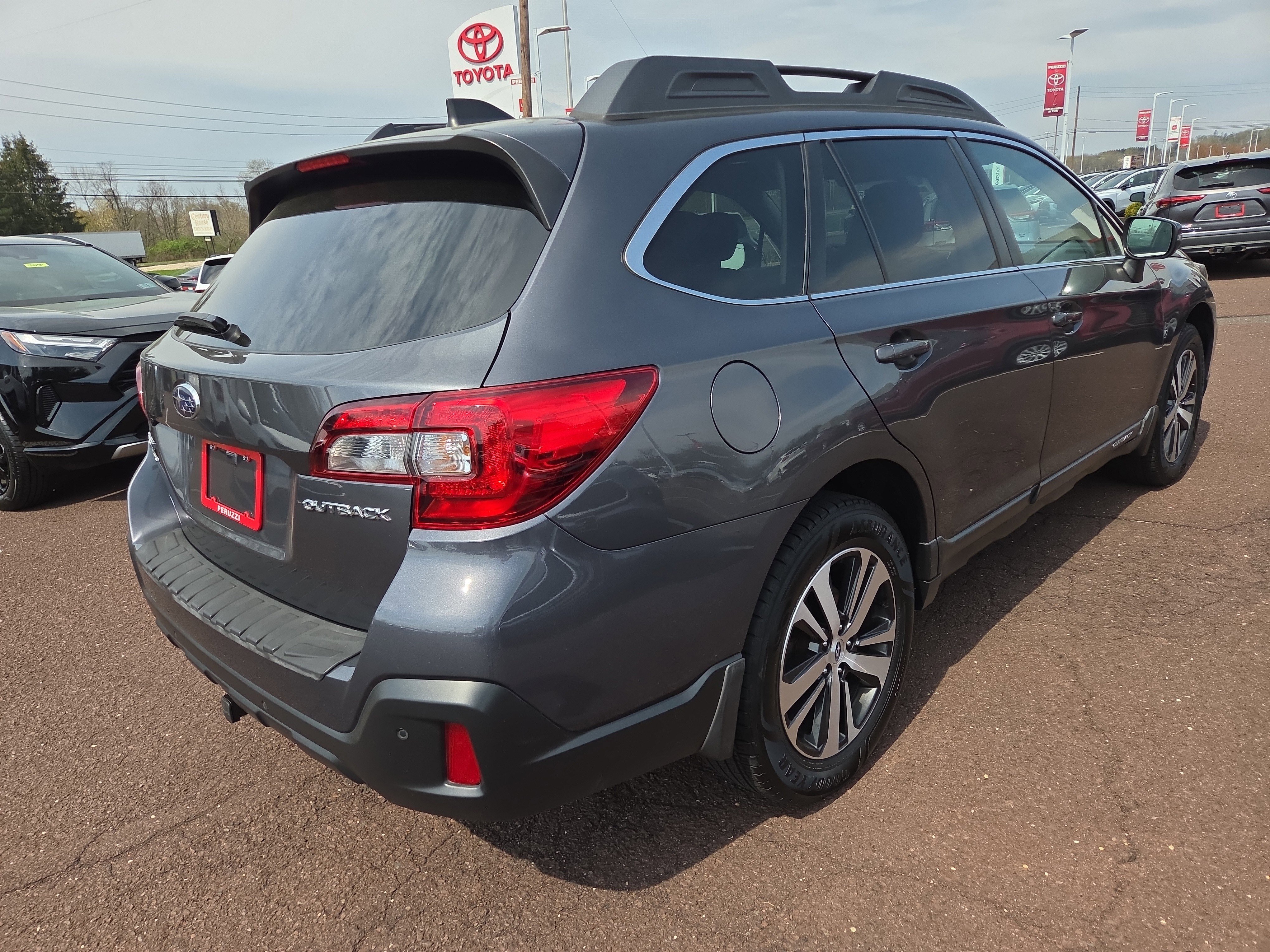 Used 2019 Subaru Outback 2.5i Limited w/ Popular Package #2 AWD/4WD image 3