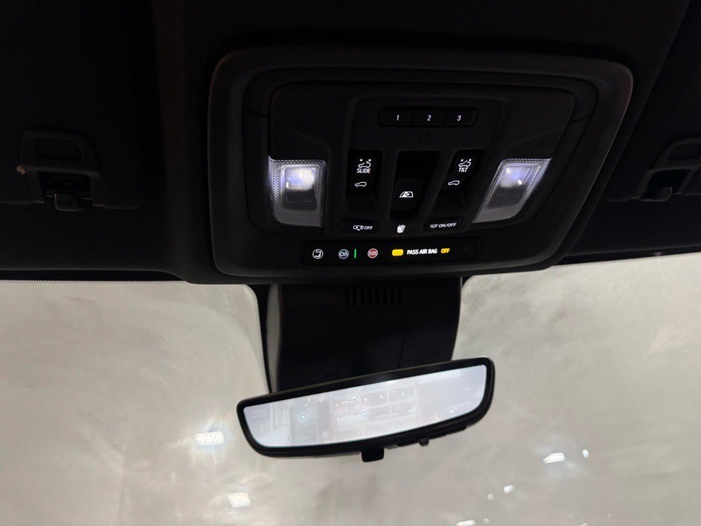 Used 2025 Chevrolet Silverado 1500 High Country image 24