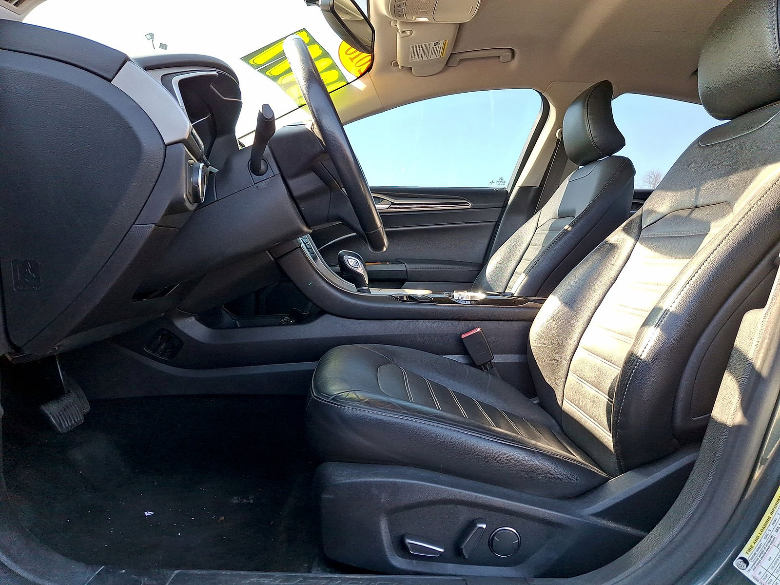 Used 2016 Ford Fusion SE w/ Equipment Group 202A FWD image 11