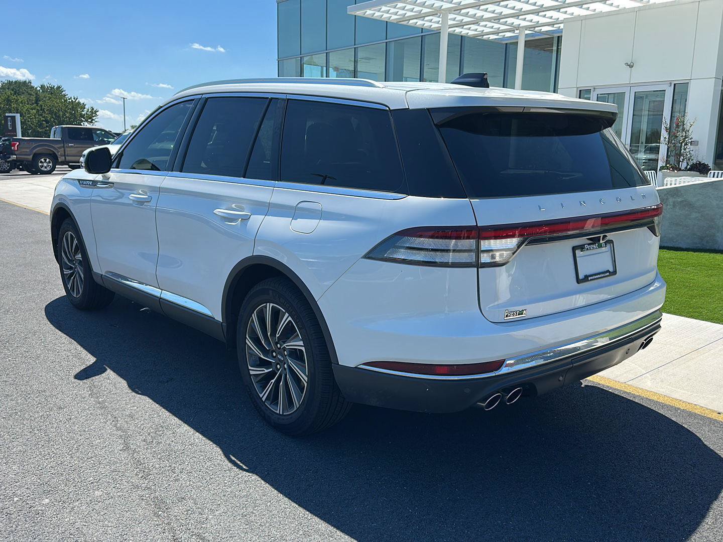 Used 2026 Lincoln Aviator AWD image 7
