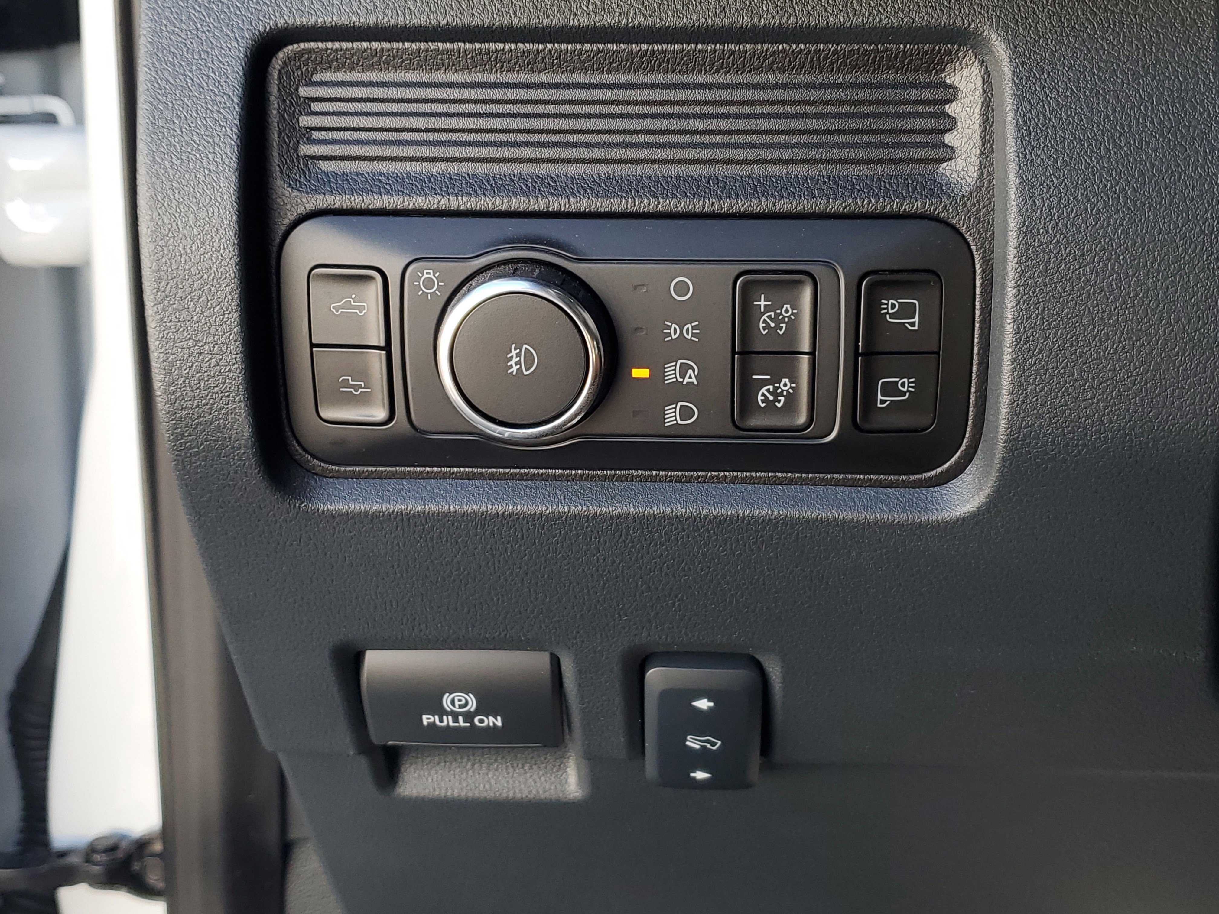 Used 2025 Ford F250 Platinum image 16