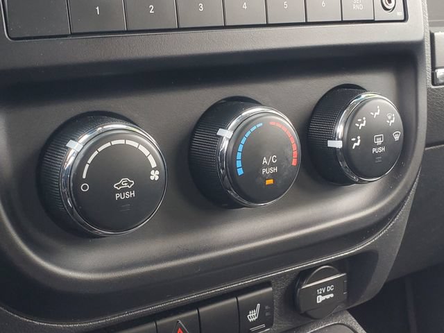 Used 2013 Jeep Compass Latitude FWD image 19