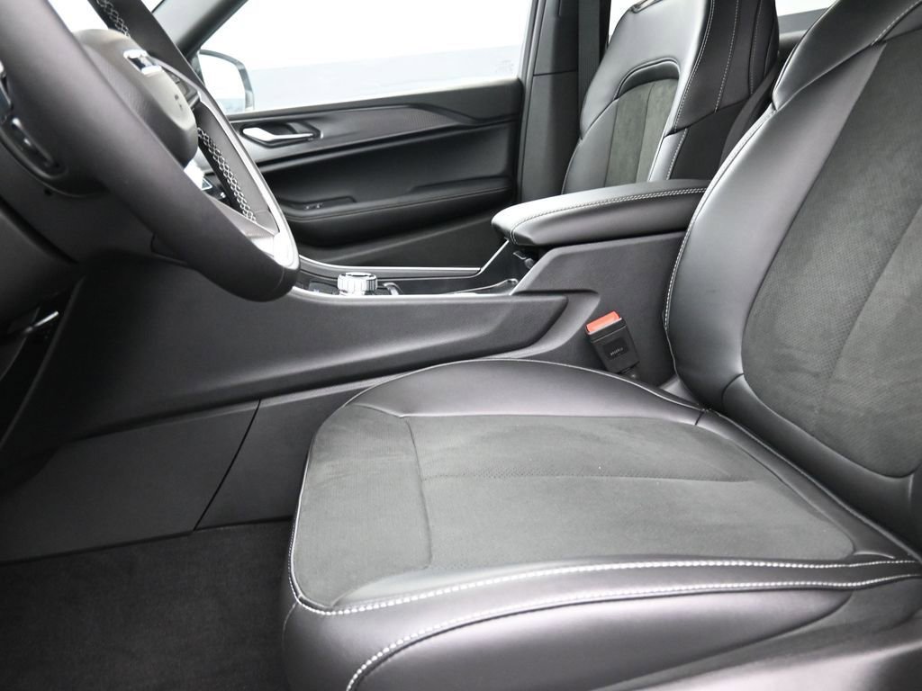 New 2025 Jeep Grand Cherokee L Altitude image 13