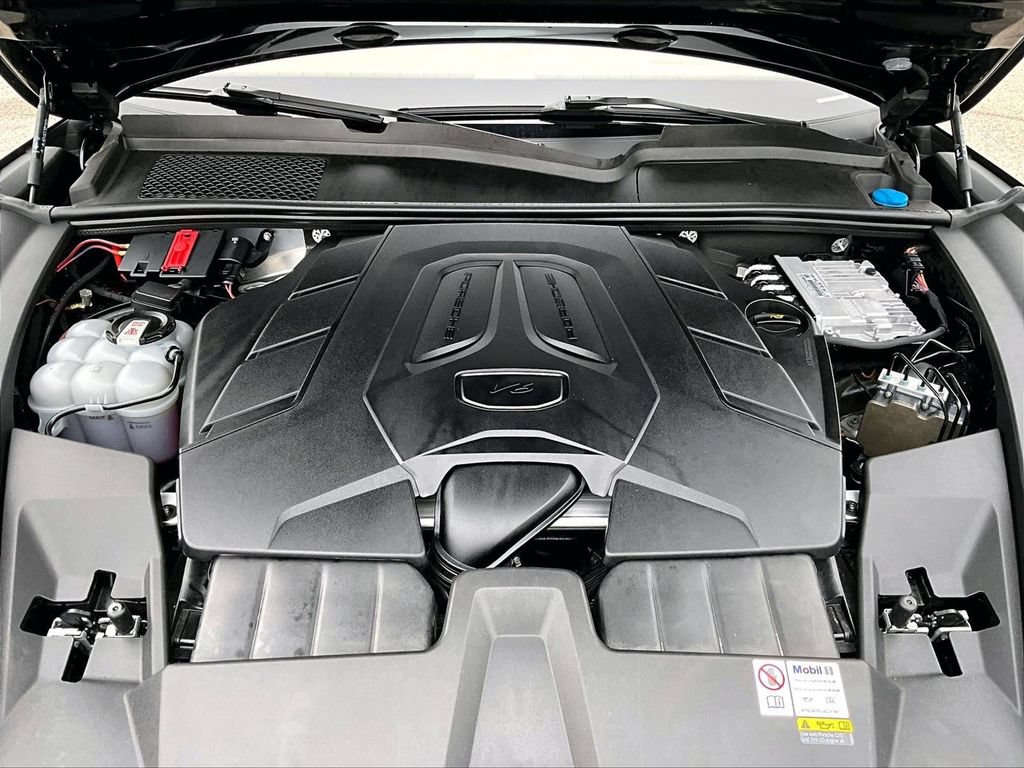 Certified 2024 Porsche Cayenne Coupe AWD/4WD image 23