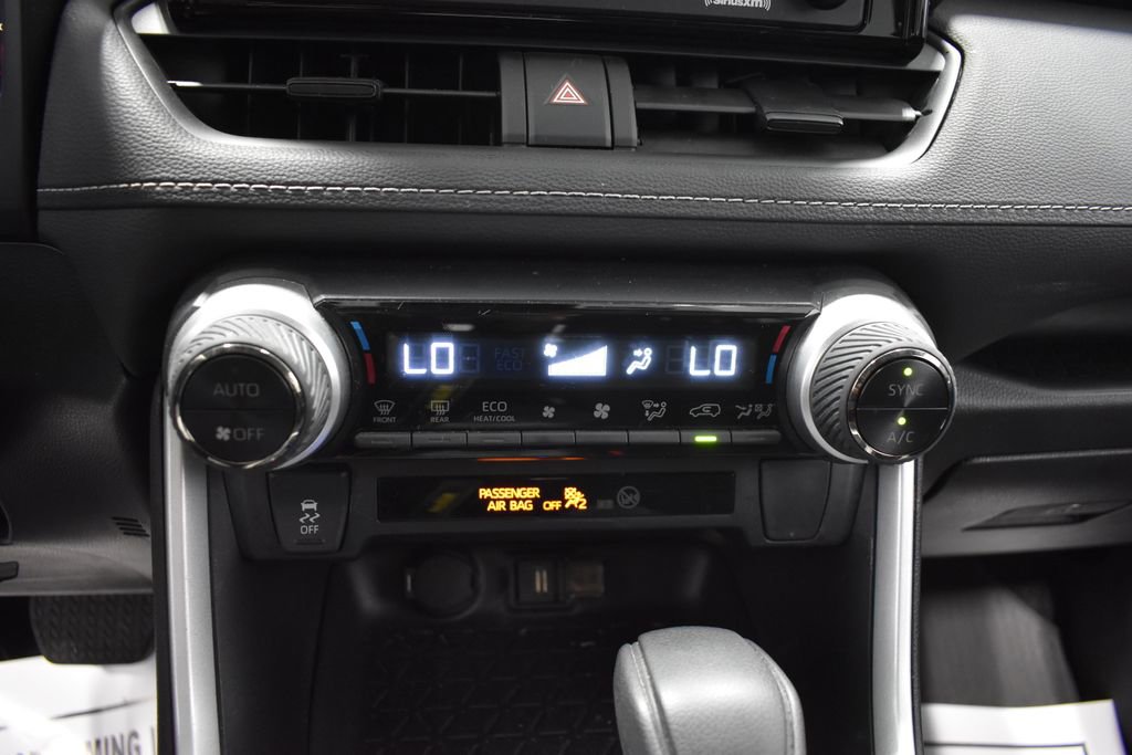 Used 2022 Toyota RAV4 LE AWD/4WD image 17