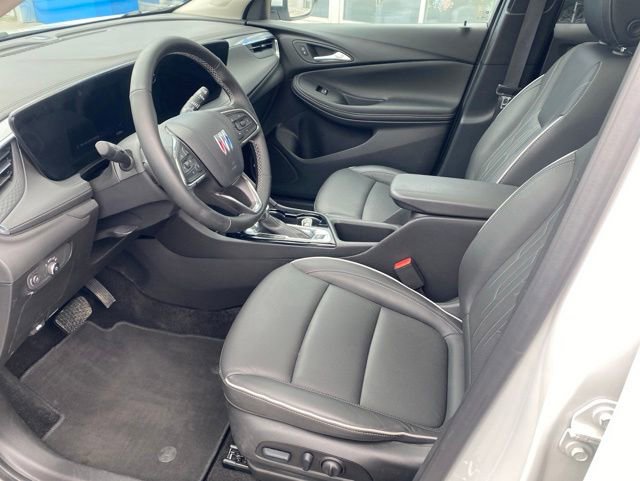 Used 2025 Buick Encore GX Avenir w/ Avenir Technology Package AWD/4WD image 9