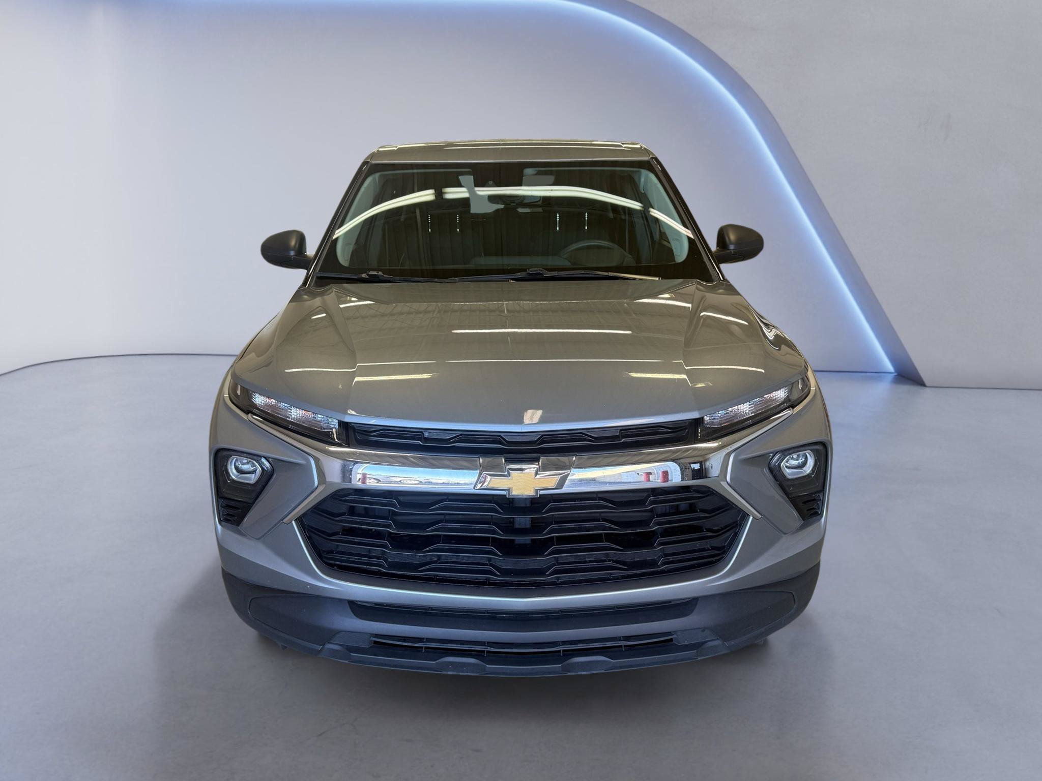 Used 2025 Chevrolet TrailBlazer LS w/ LS Convenience Package AWD/4WD image 2