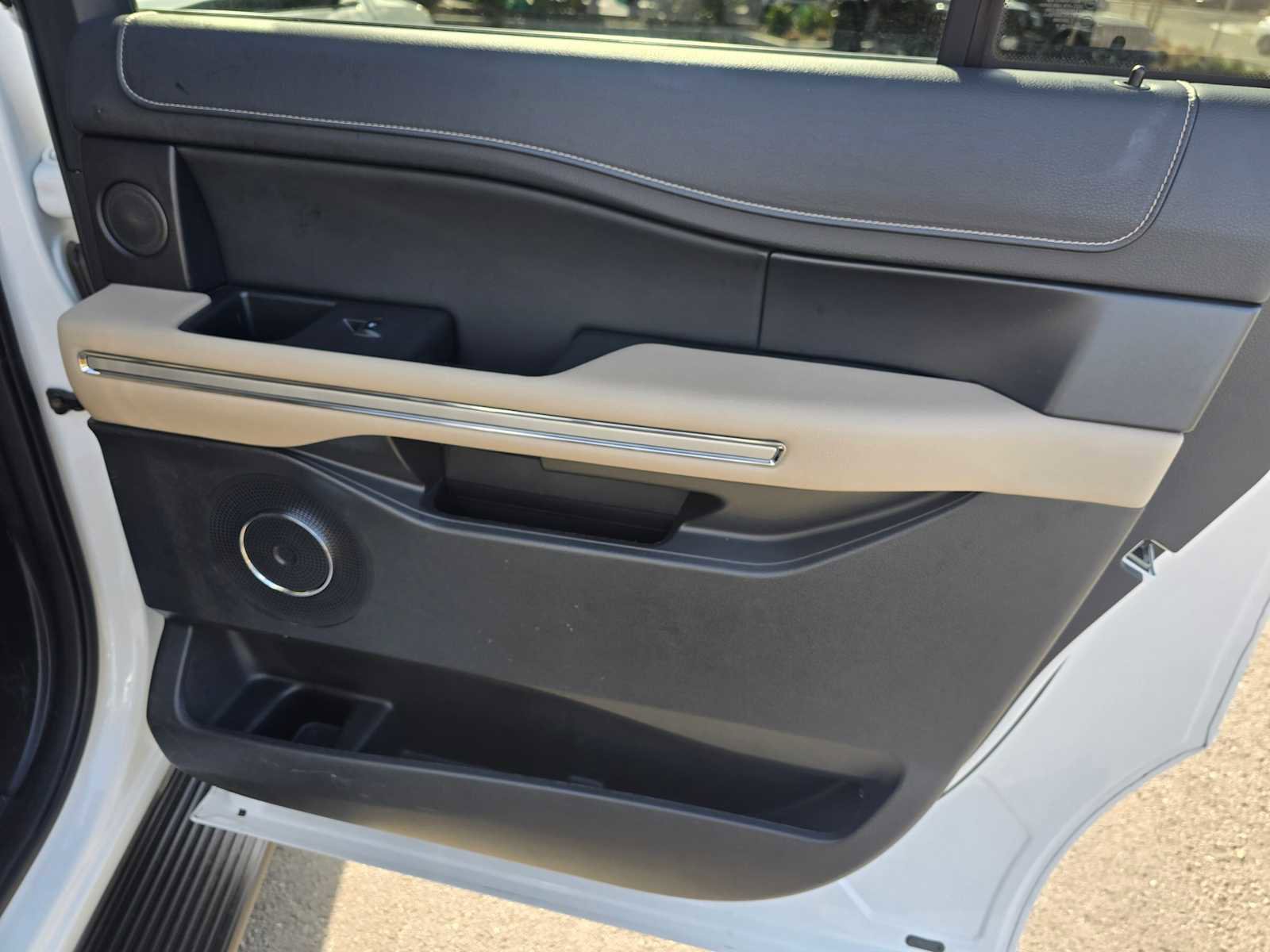 Used 2024 Ford Expedition Max Limited image 13