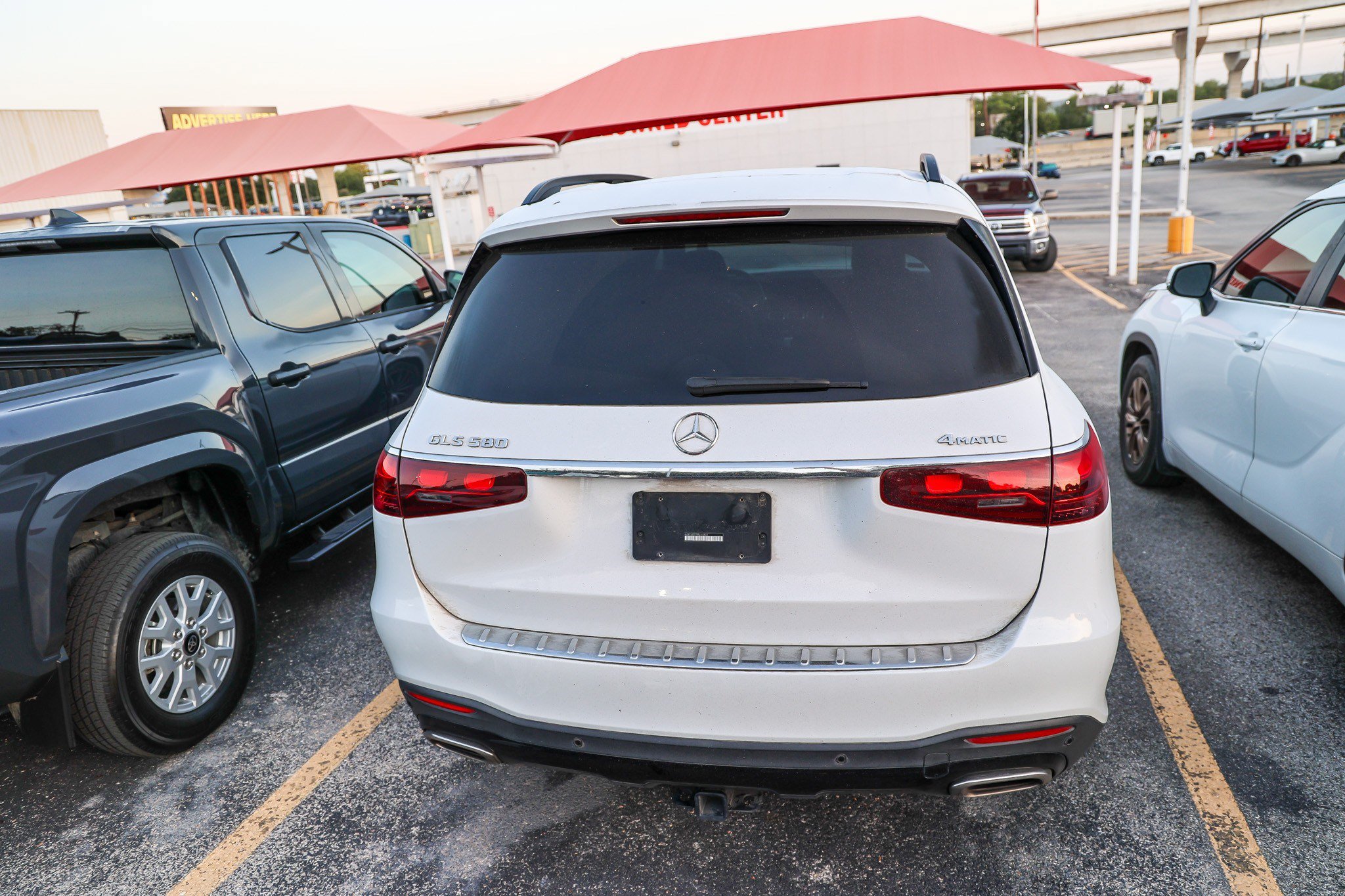 Used 2024 Mercedes-Benz GLS 580 4MATIC image 9