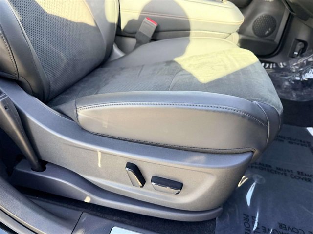 Used 2023 Nissan Ariya AWD image 11