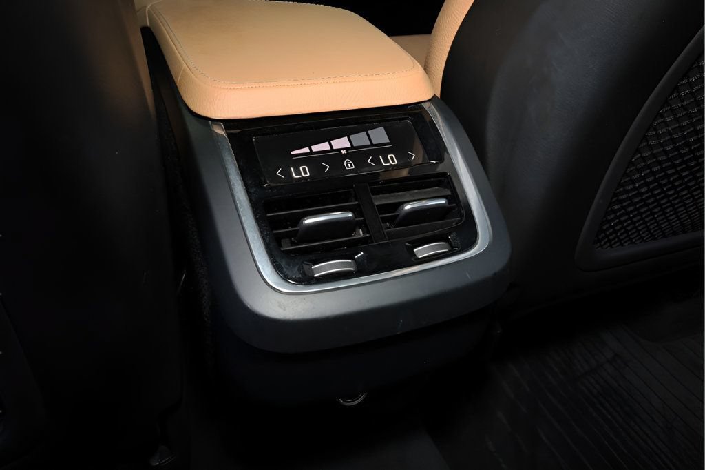 Used 2018 Volvo XC90 T6 Momentum w/ Convenience Package AWD/4WD image 16