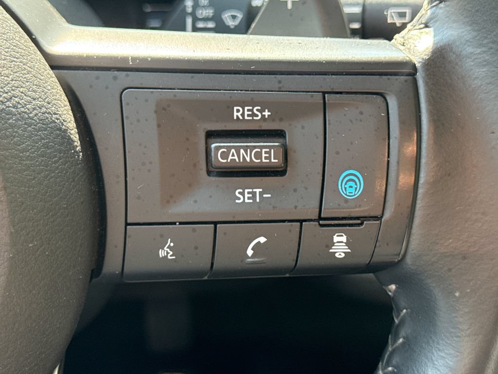 Used 2025 Nissan Pathfinder SV FWD image 29