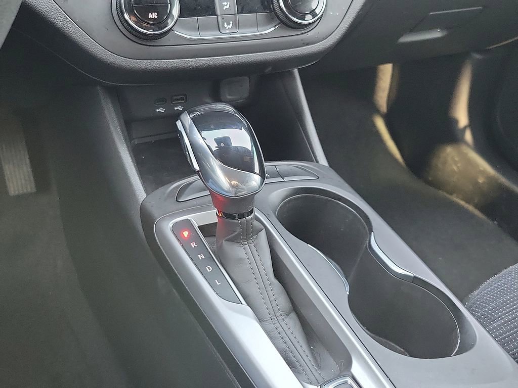 Used 2024 Buick Envista Preferred w/ Advanced Safety Package image 17