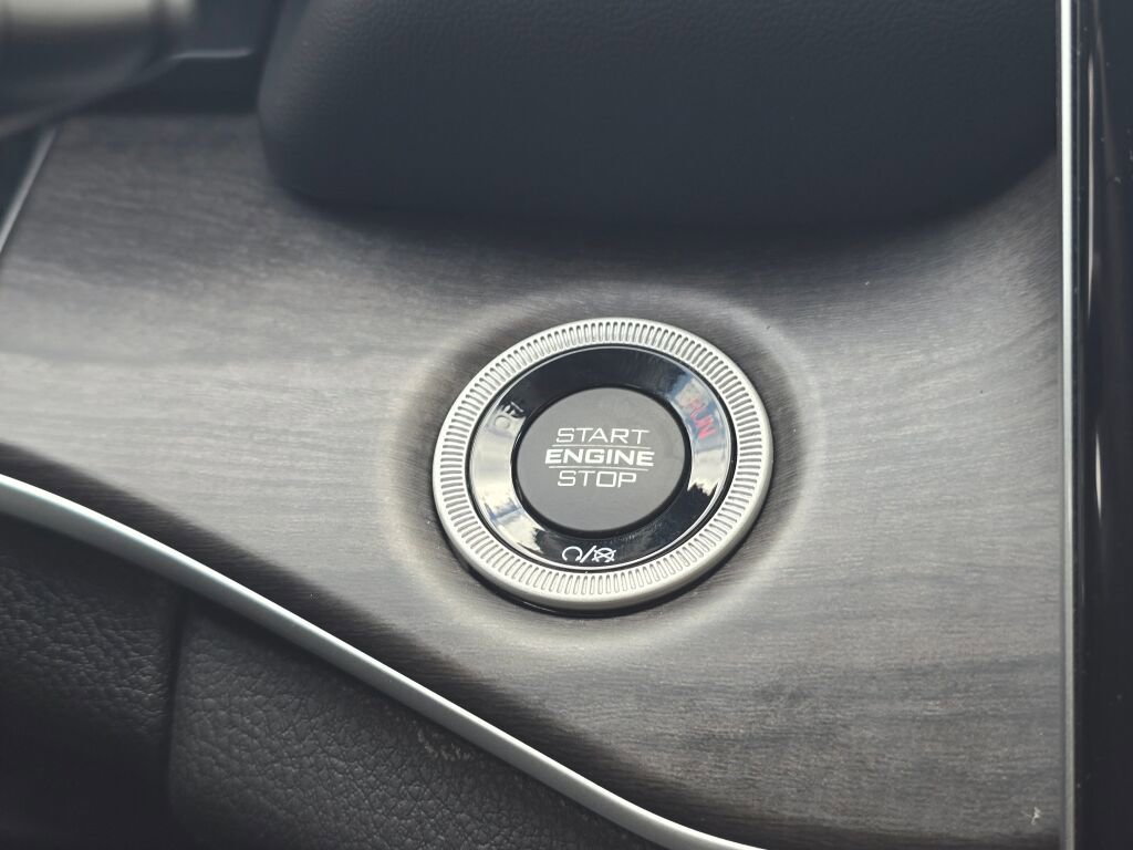 Used 2023 Jeep Grand Cherokee Limited image 29