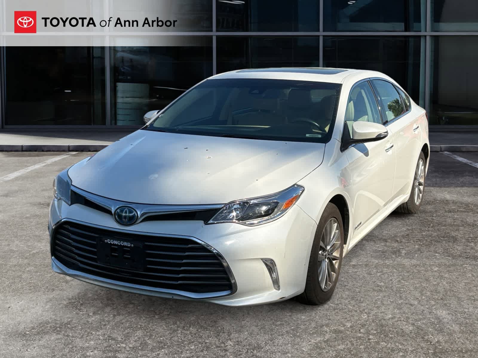 Used 2016 Toyota Avalon Limited w/ Toyota Safety Sense Package FWD image 2