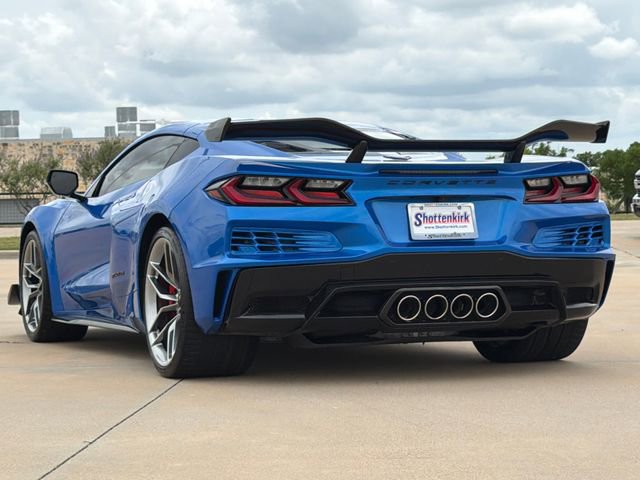 Used 2025 Chevrolet Corvette Z06 RWD image 8