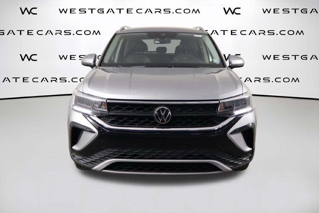 Used 2023 Volkswagen Taos SE FWD image 2