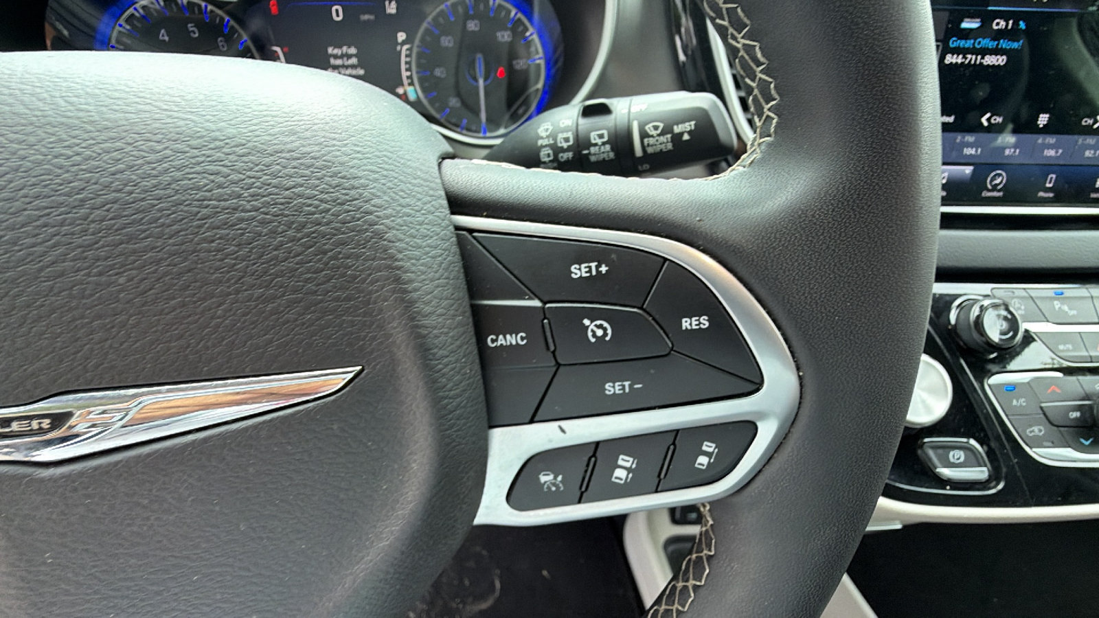Used 2024 Chrysler Pacifica Touring-L FWD image 27