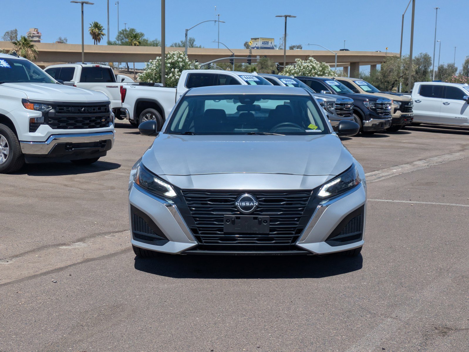 Used 2024 Nissan Altima 2.5 SV FWD image 8