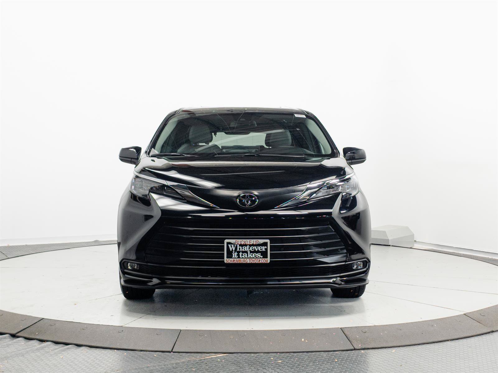 Certified 2026 Toyota Sienna XLE FWD image 2