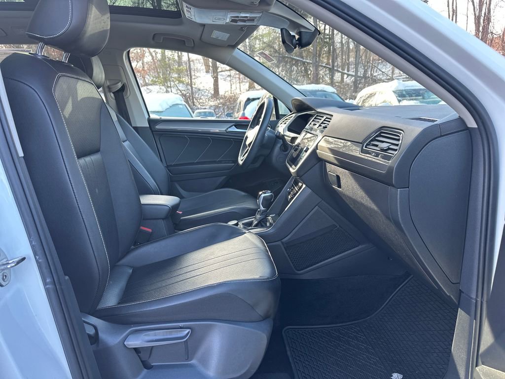 Used 2022 Volkswagen Tiguan SE image 16