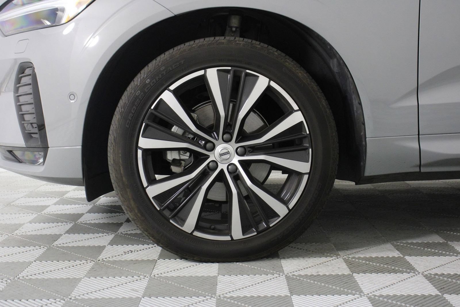 Certified 2024 Volvo XC60 B5 Plus AWD/4WD image 28