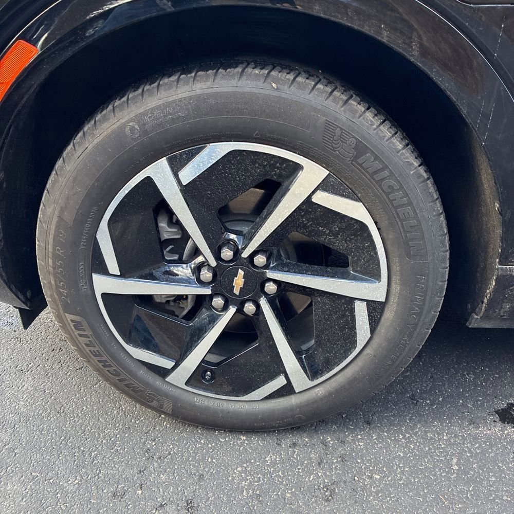 Used 2025 Chevrolet Equinox EV LT w/ Convenience Package image 11