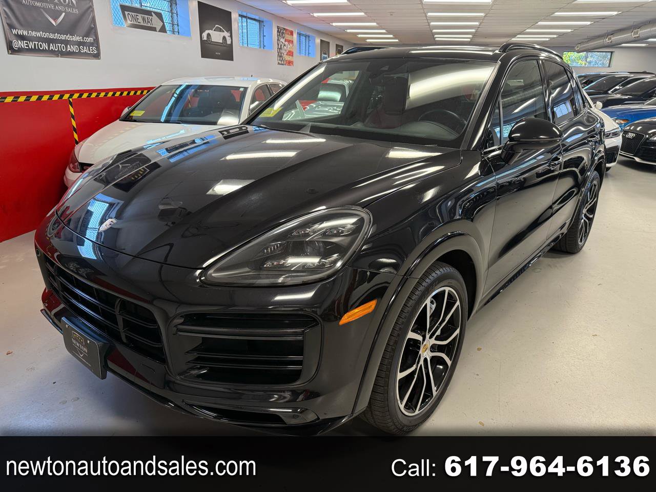 Used 2021 Porsche Cayenne Turbo image 1