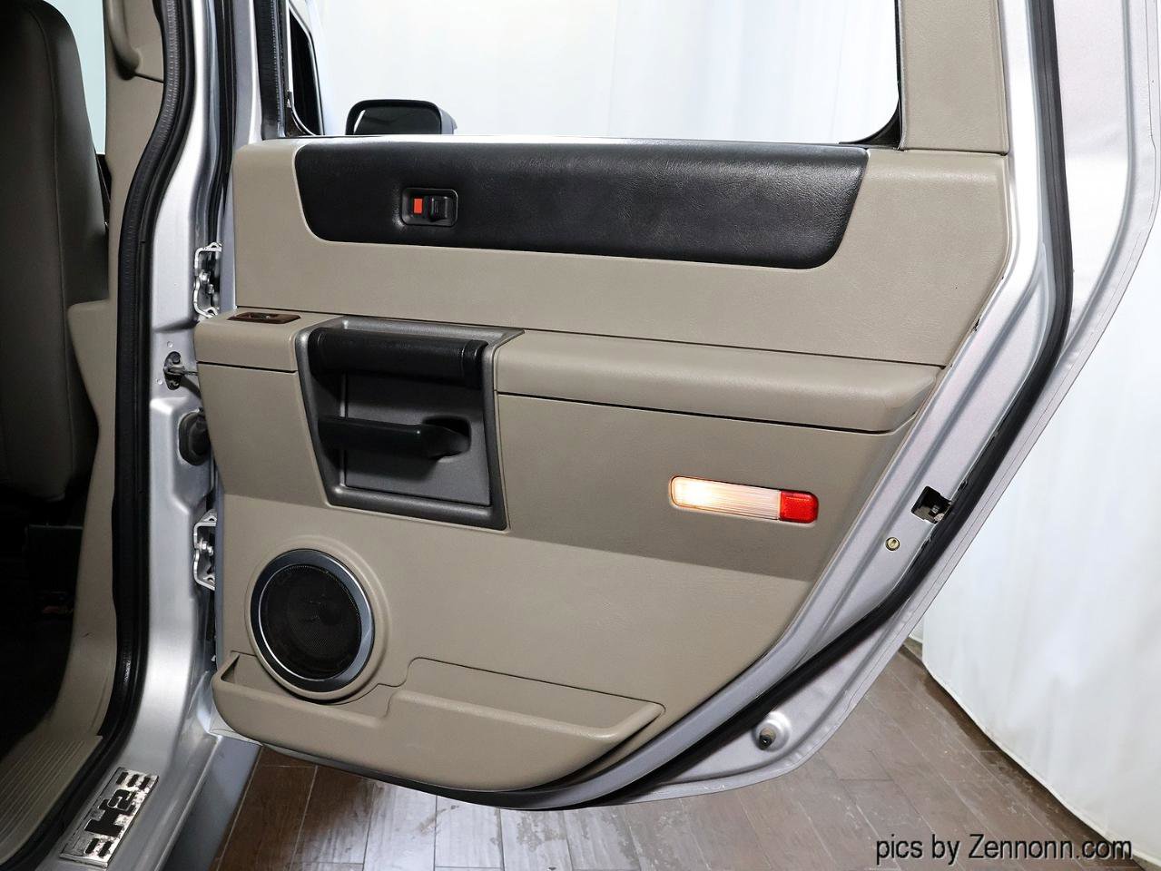 Used 2003 HUMMER H2 w/ Preferred Equipment Group image 22