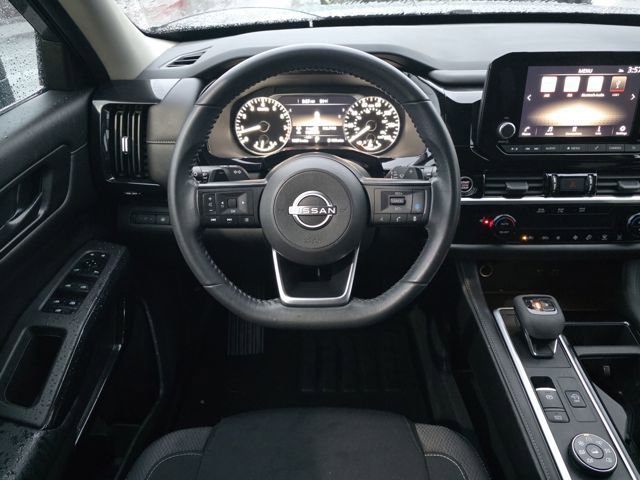 Used 2024 Nissan Pathfinder SV image 19