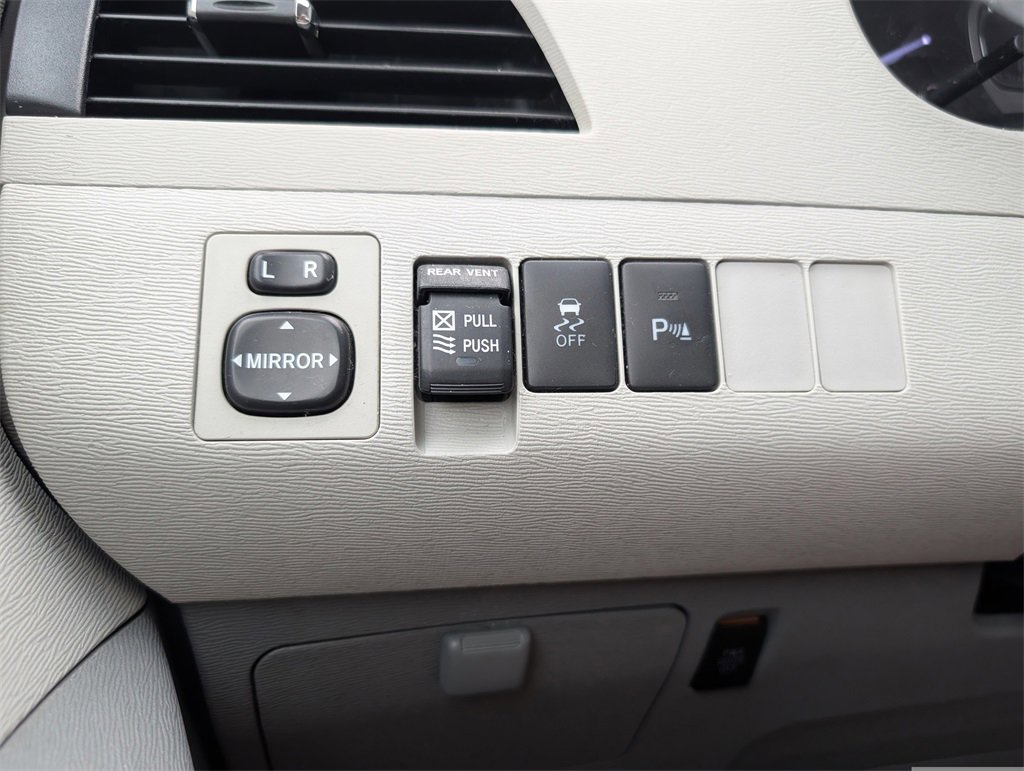 Used 2013 Toyota Sienna XLE image 23