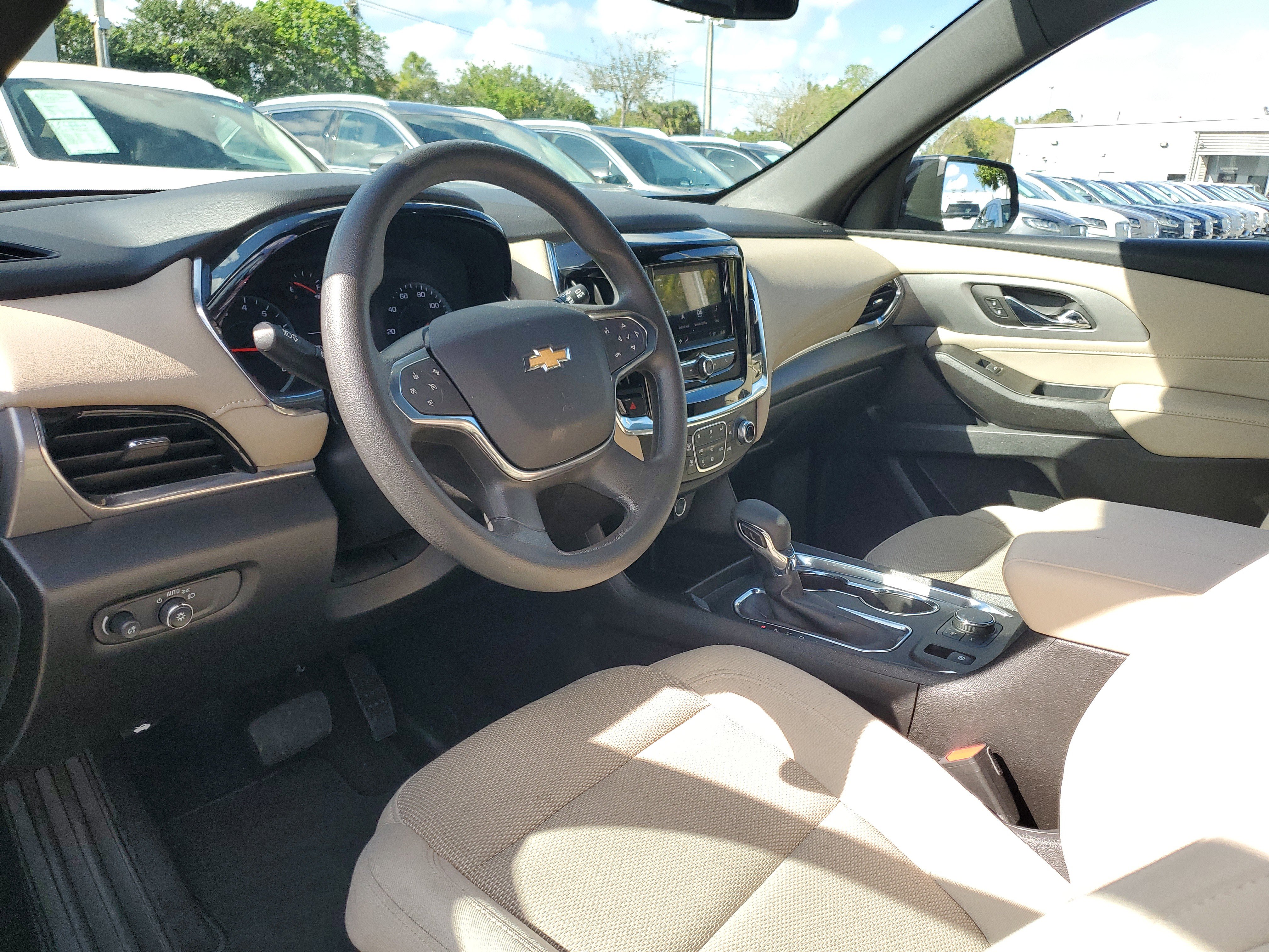 Used 2023 Chevrolet Traverse LS image 8