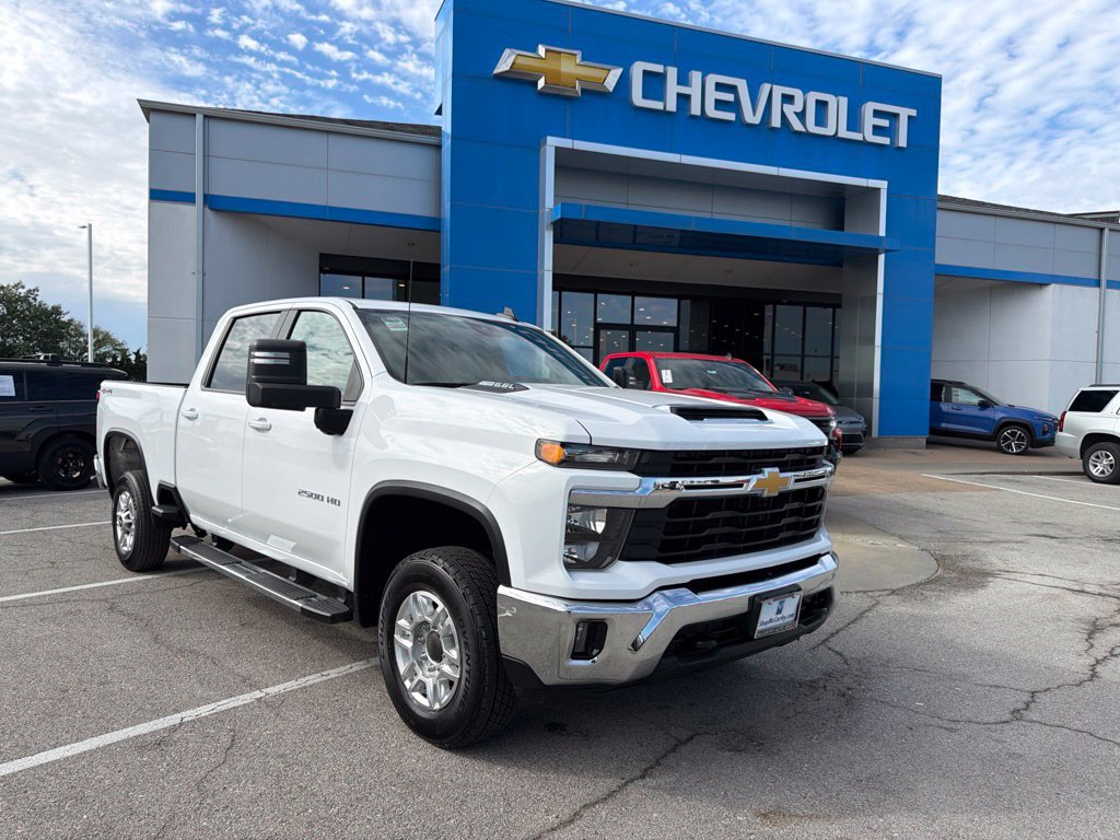 Used 2025 Chevrolet Silverado 2500 LT w/ Convenience Package AWD/4WD image 1
